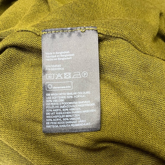 H&M Lonsleeve Army/Olive Green High-Low Sweater NWOT Small - Picture 4 of 4